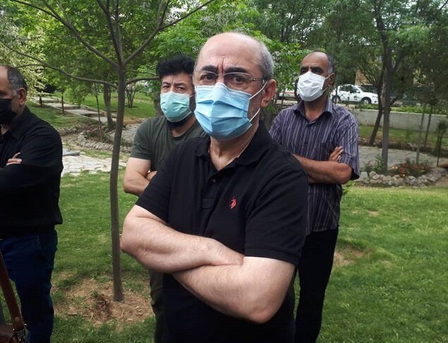 بهمن فرمانآرا، رضا کیانیان، کمال تبریزی و... در خاکسپاری داود امیری/ عکس