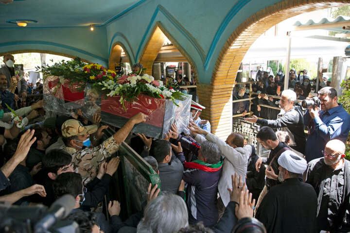 آرامگاه ابدی نادر طالبزاده در بهشت زهرا/ عکس