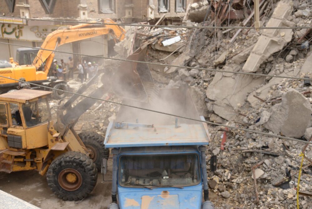 تصاویر | گزارش اختصاصی recive از آواربرداری ساختمان متروپل در آبادان