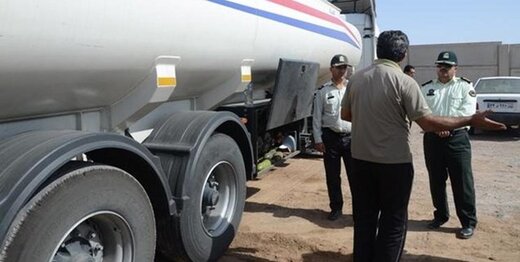 توقیف لودر ۳میلیاردی در محور بندرعباس _حاجی‌آباد/ ۳۲ هزار لیتر بنزین قاچاق در محور سیریک-جاسک کشف شد