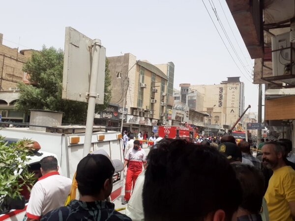 ریزش ساختمان ۱۰ طبقه در آبادان | گرفتاری حداقل ۸۰ نفر زیر آوار/ عکس