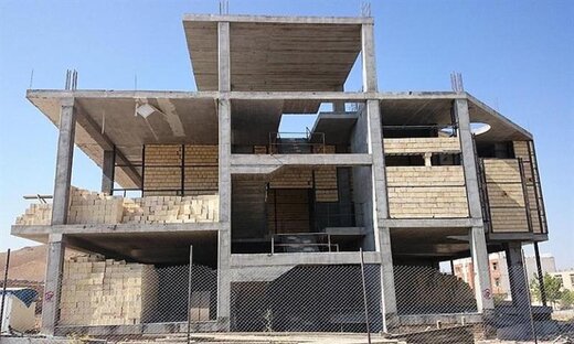 عملیات ساخت یک ساختمان ناایمن در تاکستان متوقف شد