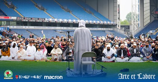 نماز عیدفطر در ورزشگاه بلکبرن انگلیس/عکس