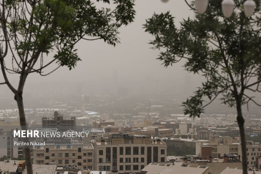 هوای ناسالم تهران برای گروه‌های حساس در برخی مناطق پرتردد