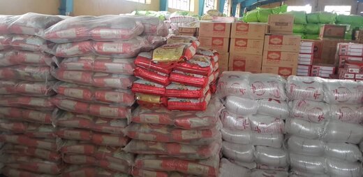 کشف انبار احتکار ۱۱ تن ماکارونی و برنج در تکاب