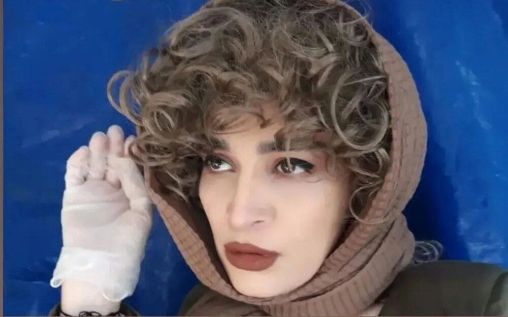 کلاه گیسِ اندیشه فولادوند برای بازی در «عشق روزهای کرونا»/ عکس