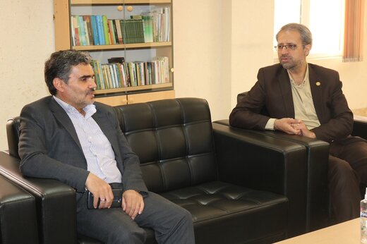 دیدار مدیرکل کتابخانه‌های عمومی استان سمنان با مدیرکل امور اتباع و مهاجرین استانداری