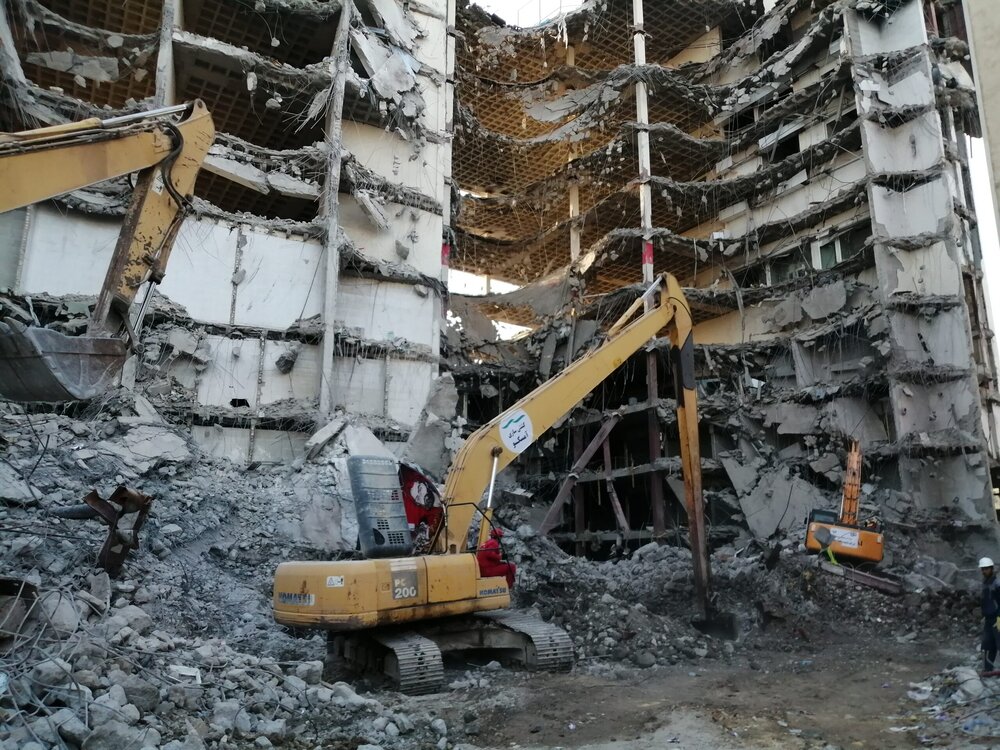 نهمین روز حادثه ریزش ساختمان متروپل آبادان به روایت تصویر

