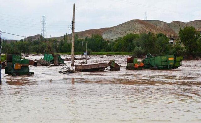 نجات ۵ زن و یک کودک عشایر از محاصره سیلاب در سی‌سخت