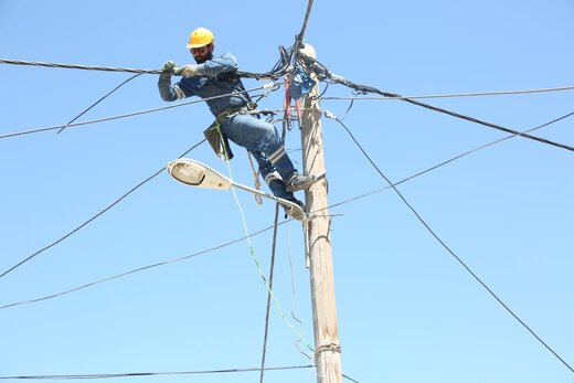 احداث ۱۴ هزار متر شبکه توزیع برق در بخش بسطام