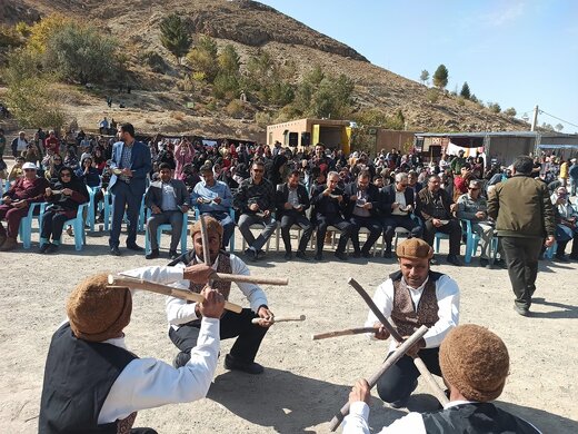 یازدهمین جشنواره گردشگری سفر به زیستگاه زاغ بور در بخش بیارجمند شاهرود برگزار شد
