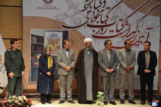 قلم حافظ علم و دانش، پاسدار افکار اندیشمندان و پل ارتباطی گذشته و آینده بشر است