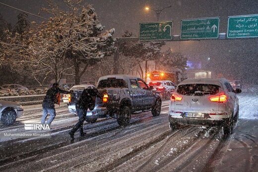ببینید | شاهکار زاکانی؛ فاجعه نصف شب ۶ ساعته در قلب شهرداری تهران برای بارش کمی برف