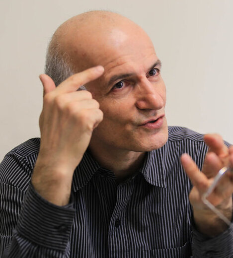 فراستخواه: مردم  به «درکی تازه» از خود، دولت و دنیا رسیده‌اند /  امکان ندارد کشور به پیش از شهریور ۱۴۰۱ بازگردد /  «رفوگری‌های ساده» ، راه حل نیست