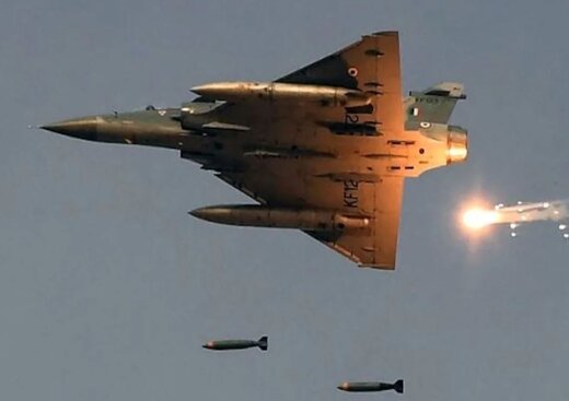 قاتل اف ۱۶ آمریکایی در آسمان اوکراین پرواز میکند / عکس