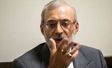 انتقاد تند جواد لاریجانی از منتقدان حجاب اجباری