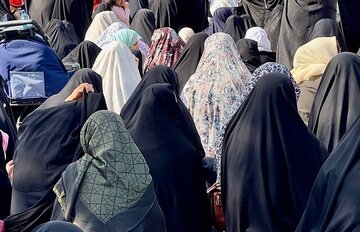 عکس معنادار آذری جهرمی از «پوشش زنان در نماز عید فطر»