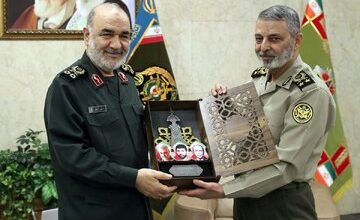 قدردانی فرمانده کل ارتش از «اقدامات ماندگار سپاه در شکل‌گیری تمدن نوین اسلامی»