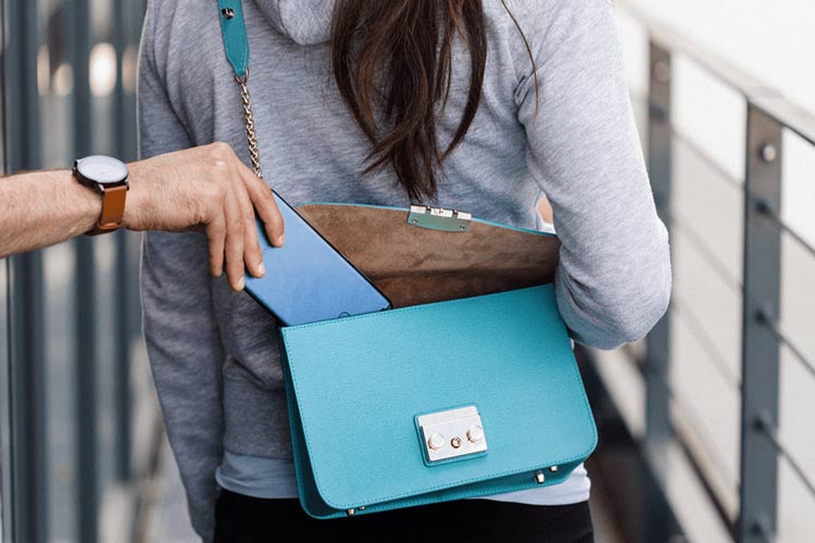 آموزش: چگونه به گوشی سرقت شده یا گم شده دسترسی پیدا کنیم؟