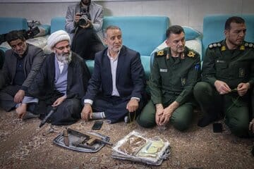 آیین معرفی شهید عباسعلی فیض به عنوان شهید شاخص استان سمنان در منزل این شهید در سرخه برگزار شد