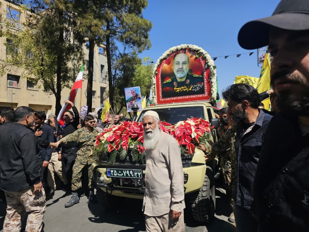 از فلسطین تا اصفهان/«شهید زاهدی» کنار فرمانده آرام گرفت