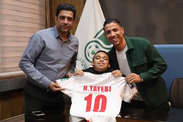 اقدام پسندیده کاپیتان تیم ملی فوتسال با اهدای پیراهن تیم ملی