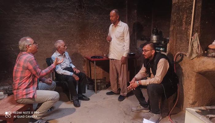 برخی تهیه کنندگان هم زمان چند سریال، تله فیلم و سینمایی تولید می کنند و از طرفی تعداد زیادی از همکاران باید خانه نشین باشند