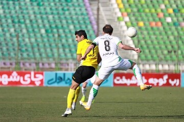 دربی اصفهان را یک همدانی سوت میزند