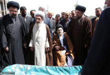 عکسی از مادر سیدحسن خمینی در مراسم تشییع پیکر عروس ارشد امام /دختر امام هم آمد