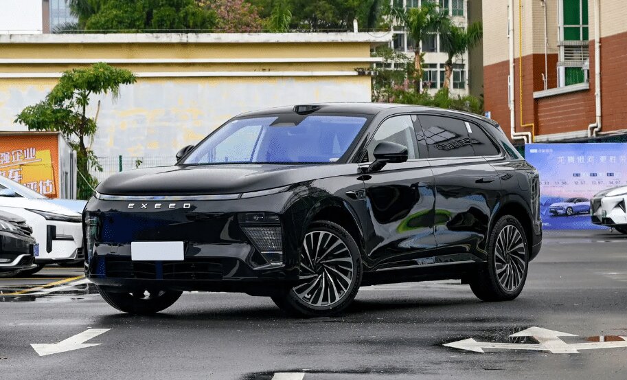 ببینید| تست تصادف خودروی «چری» با سقوط از ارتفاع ۳۲ متری