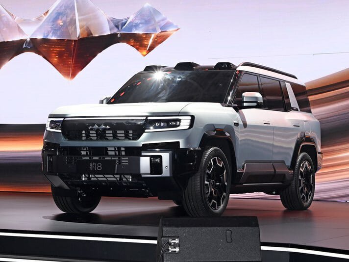 رقیب چینی لندکروزر با ۹۴۰ اسببخار قدرت به میدان آمد /عکس