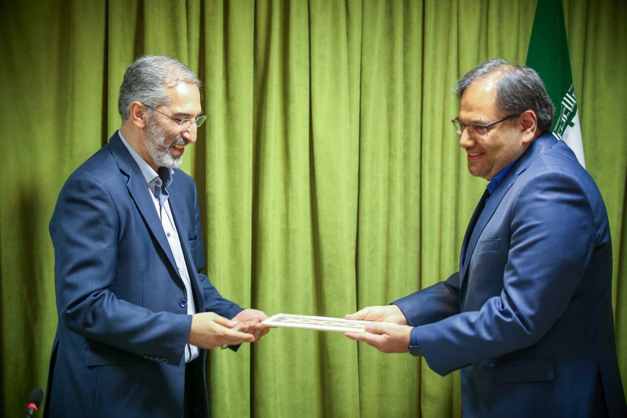 سالاری: نظری در شرایط بحرانی کشور کنار پرچم مقدس ایران ایستاد/نیلی ساختار تئاتر را به خوبی میشناسد