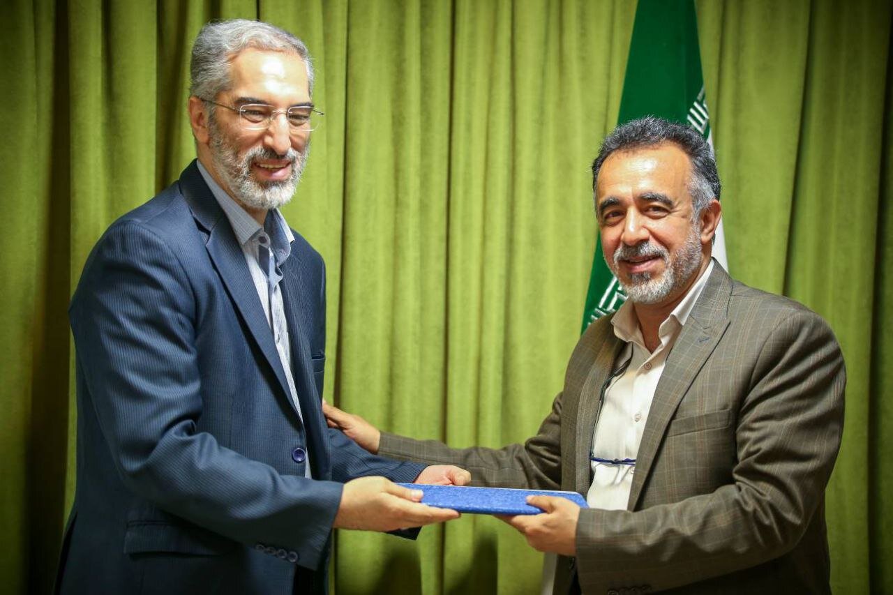 سالاری: نظری در شرایط بحرانی کشور کنار پرچم مقدس ایران ایستاد/نیلی ساختار تئاتر را به خوبی میشناسد