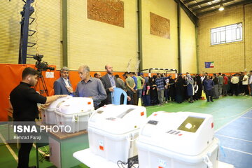 شیرینزاد از کرج وارد مجلس شد