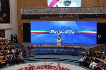 عکس| ملاقات قهرمان مردان آهنین با رئیس جمهور