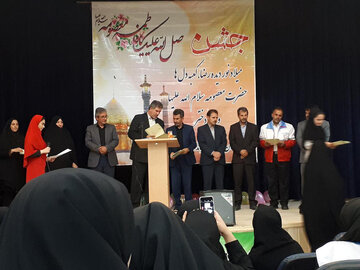 همزمان با دهه کرامت؛دختران شهدای البرزی تجلیل شدند