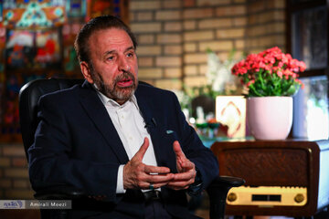 واعظی: صحبت سردار حاجیزاده درباره برخورد تند با روحانی در جلسه فرماندهان سپاه، درست نیست، ما فایل صوتی داریم/چرا انقدر به ظریف فحش می دهند؟