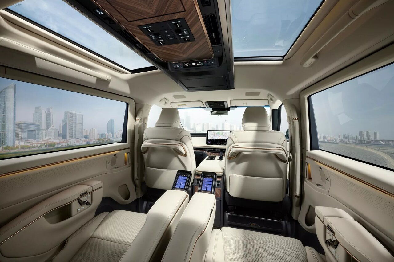 ون مجلل ۶ نفره لکسس ۲۰۲۴ همقیمت هیوندای ۲۰۱۸ در بازار ایران!/ عکس