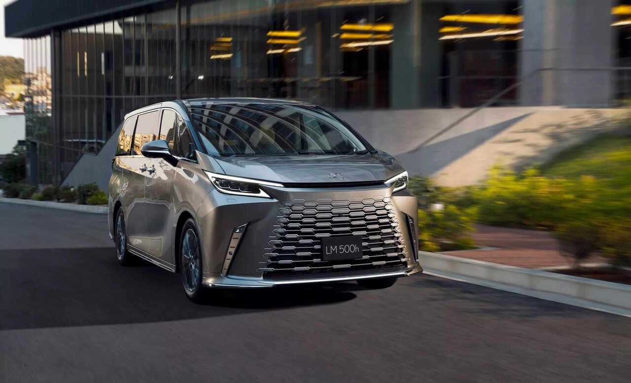 ون مجلل ۶ نفره لکسس ۲۰۲۴ همقیمت هیوندای ۲۰۱۸ در بازار ایران!/ عکس