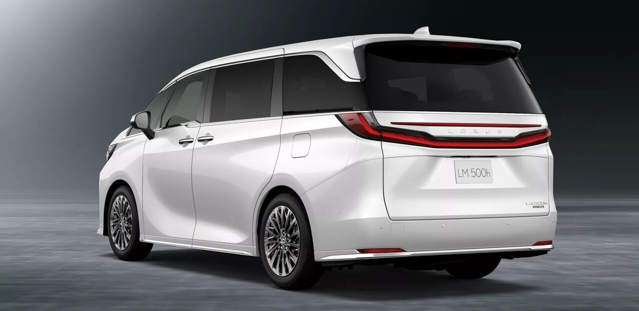 ون مجلل ۶ نفره لکسس ۲۰۲۴ همقیمت هیوندای ۲۰۱۸ در بازار ایران!/ عکس