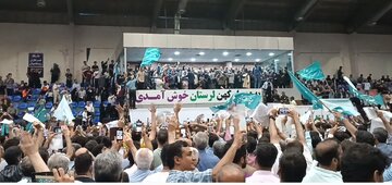 استقبال باشکوه لرستانی ها از دکتر پزشکیان در خرم‌آباد