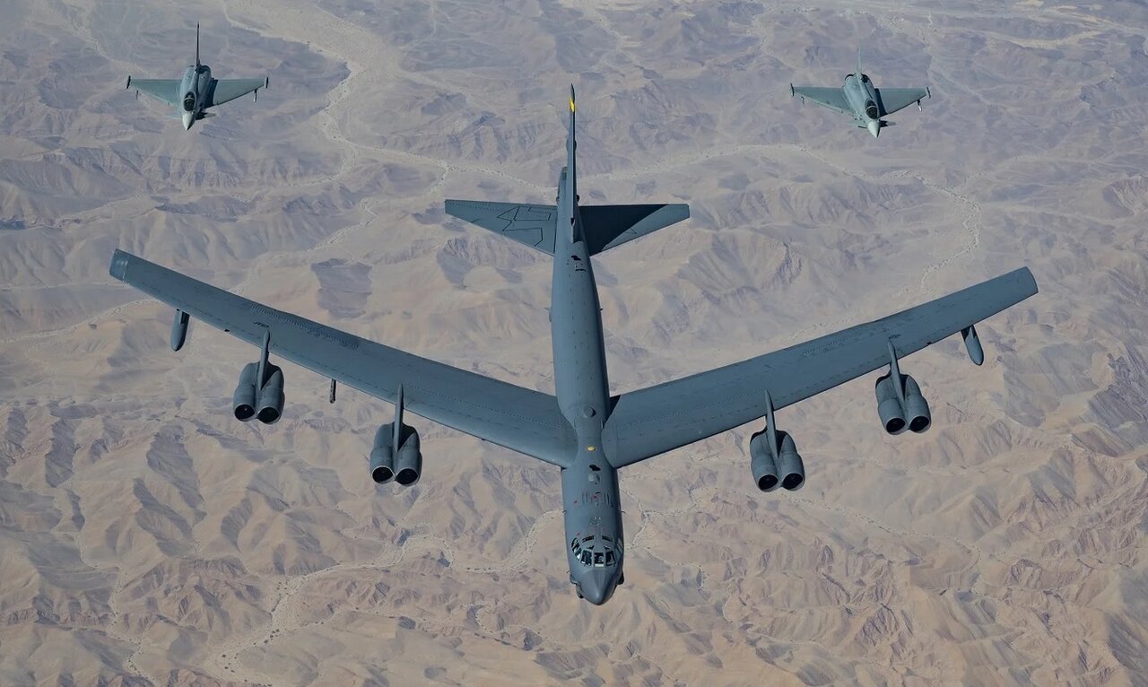 بمبافکن قدیمی به ناو هواپیمابر پرنده تبدیل میشود!