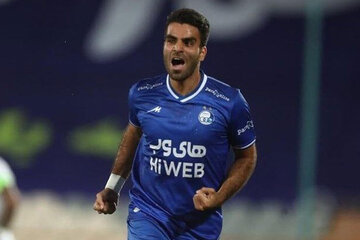 عکس| مدافع استقلال پای صندوق رای