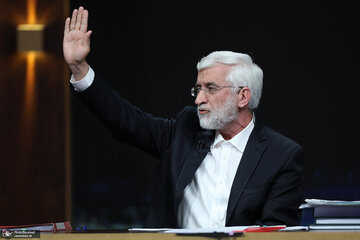 اعلام موضع جلیلی در قبال دولت پزشکیان / سیاستبازان و سیاستزدگان را مبهوت خواهیم کرد