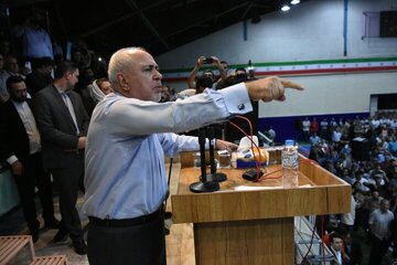 ظریف: میخواهند رأی این مردم را با یک غذای کوچک بخرند؛ بس کنید شرم آور است /مگر مردم ایران گدای شما هستند؟ /همراه شو عزیز