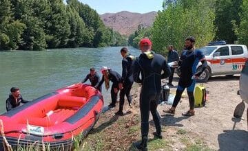 عملیات  جستجو برای خانم ۲۹ساله غرق شده در زاینده رود شهرستان  سامان ادامه دارد