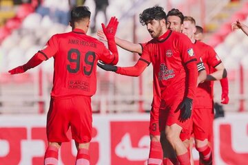 آتش بازی تراکتور در تبریز؛ انتقام پرسپولیس را از هوادار گرفتند!