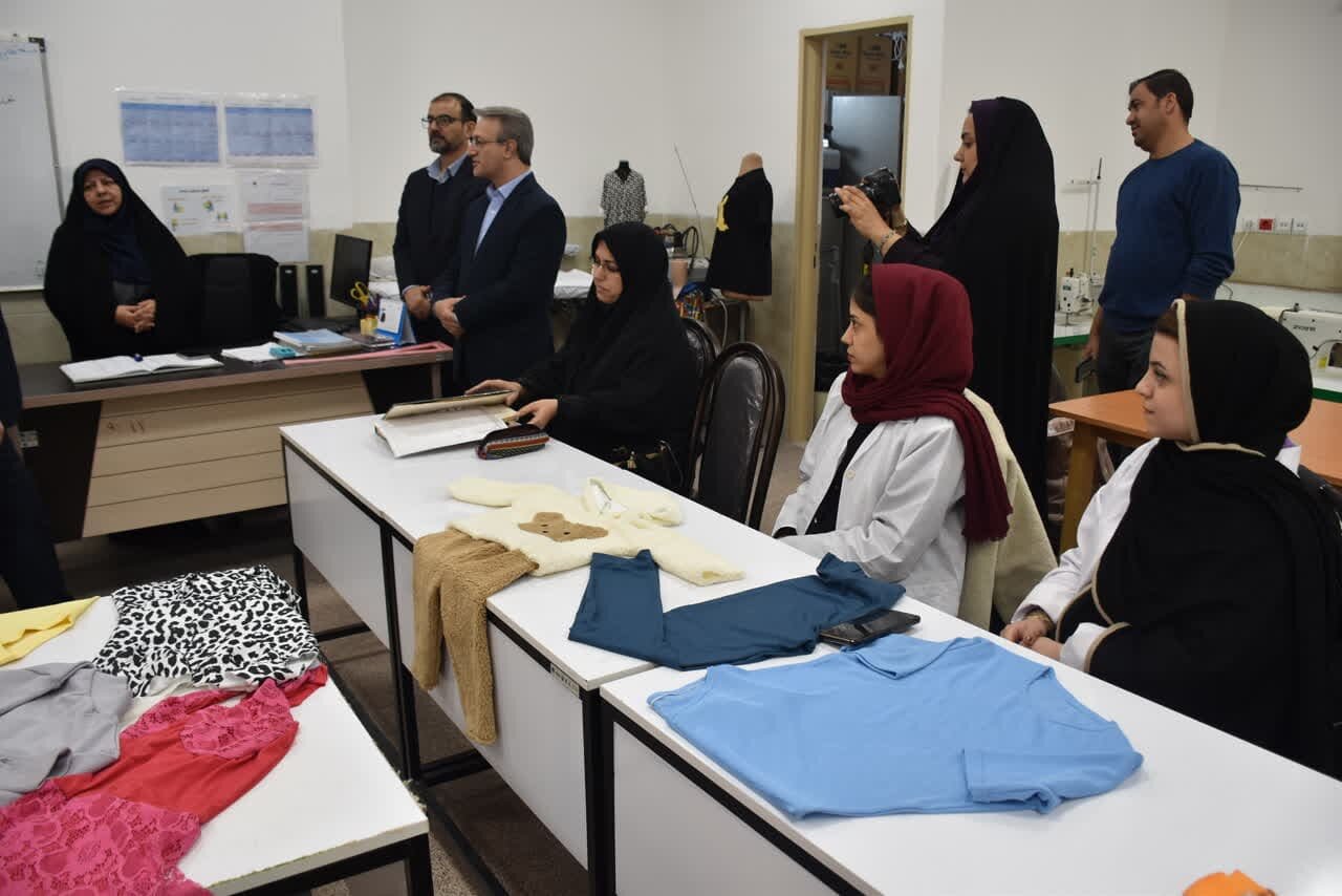 بازدید از مرکز آموزش فنی و حرفه‌ای خواهران یزد