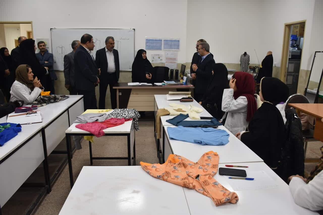 بازدید از مرکز آموزش فنی و حرفه‌ای خواهران یزد
