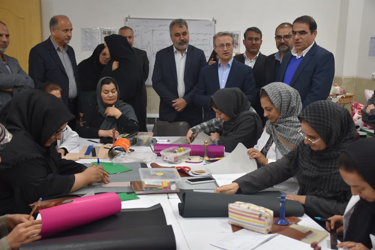 بازدید از مرکز آموزش فنی و حرفه‌ای خواهران یزد